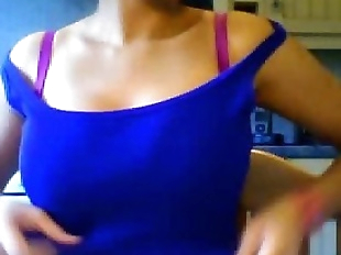 Hot Indian Girl Shows her tits on webcam - 3 min