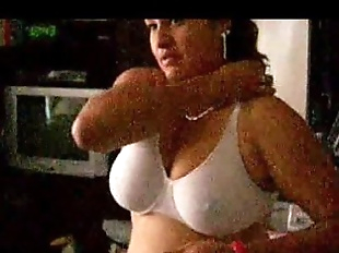karishma big boobs aunty wearing bra tight..