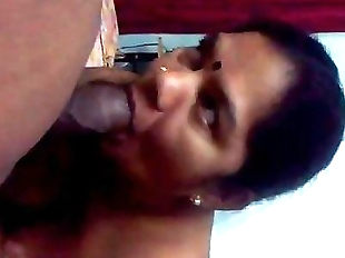 Mature south bhabhi sucking big cock her partner..